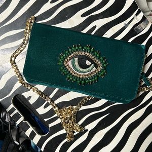 Women’s chain bag/clutch.